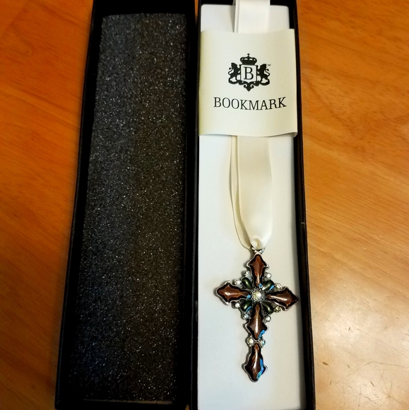 🎃 3/$15 🎃Jeweled cross bookmark - Picture 1 of 5